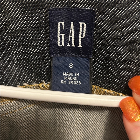GAP Jean Jacket - Picture 2 of 5